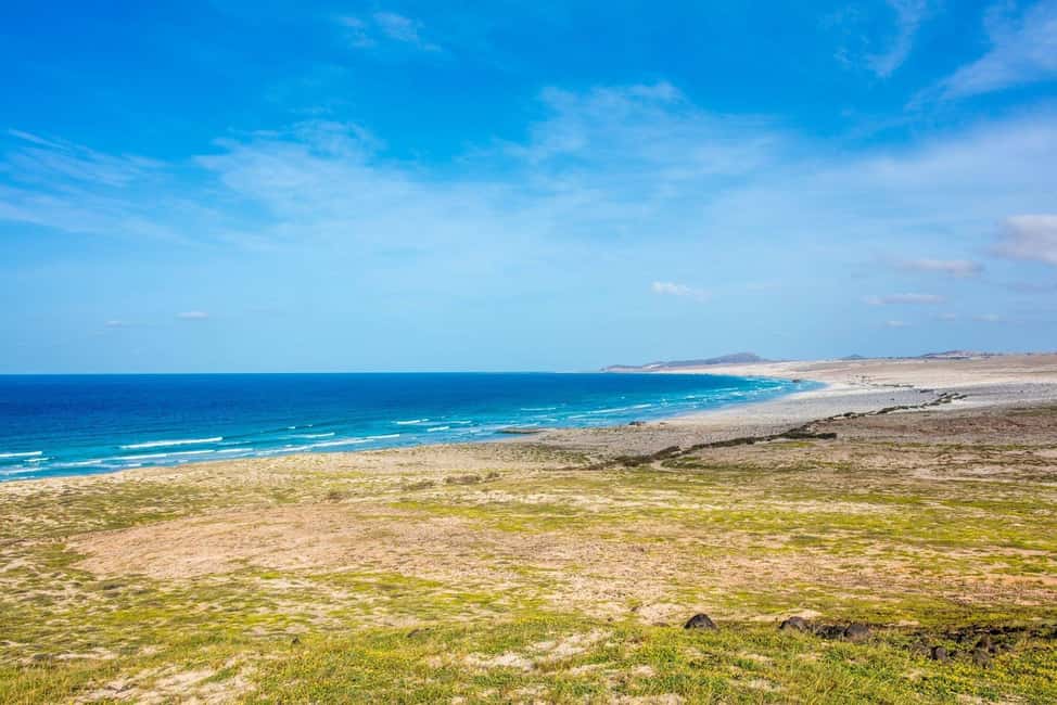 imagem n.6 de Passeio de dia inteiro de 4x4 pela ilha de Boa Vista com almoço à beira-mar atividade em Santa Maria, Cabo Verde, carregada pelo fornecedor