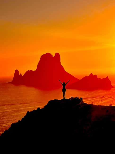 Image N°6 de Ibiza : Excursion en bateau, safari en 4x4 et randonnée au coucher du soleil à Es Vedra activité à Sant Josep de sa Talaia, publiée par le prestataire