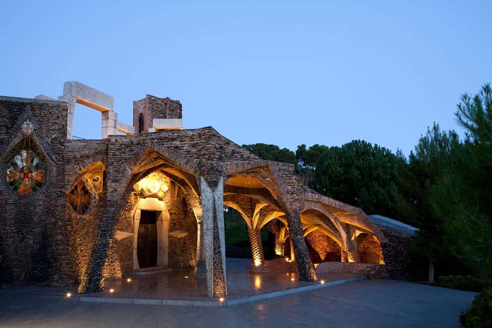 imagem n.4 de Destaques Visita guiada à Cripta de Gaudí e à Colónia Güell atividade em Barcelona, carregada pelo fornecedor