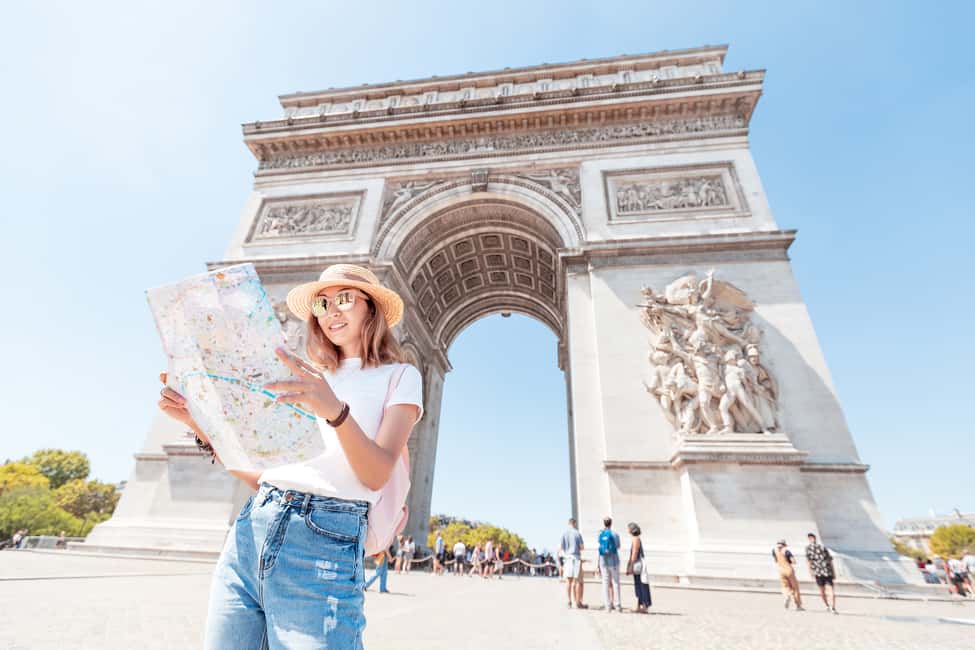 Image N°1 de Visite en voiture privée de la vieille ville de Paris et de ses principales attractions activité à Paris, publiée par le prestataire
