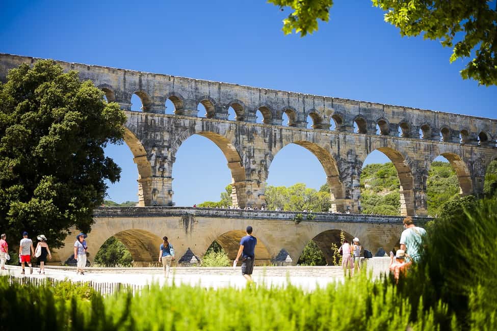 imagem n.4 de De Avignon: excursão de dia inteiro ao melhor da Provença atividade em Nimes, carregada pelo fornecedor