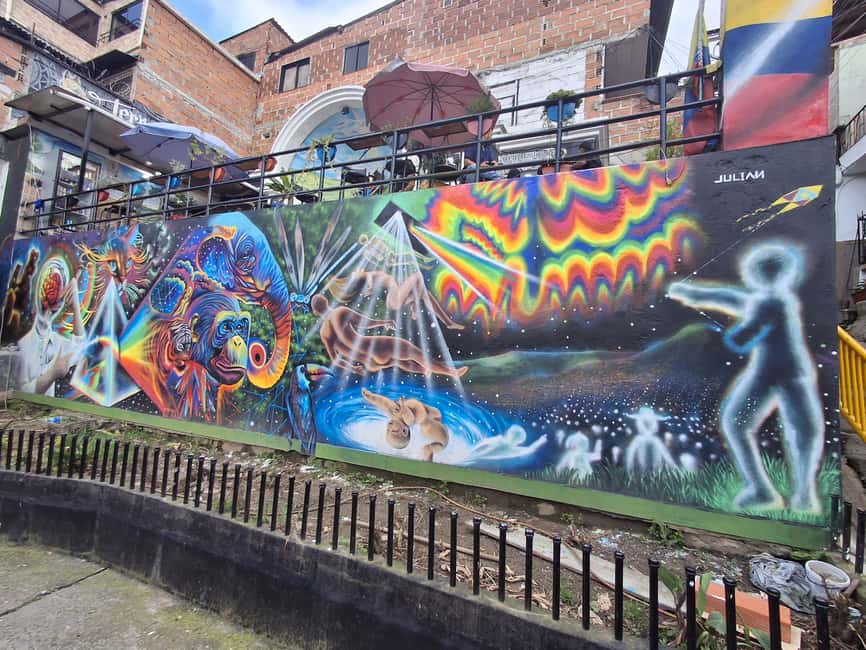 image n.10 of Medellin: Tour Pablo Escobar y Comuna 13 Privado activity in Medellin, uploaded by supplier