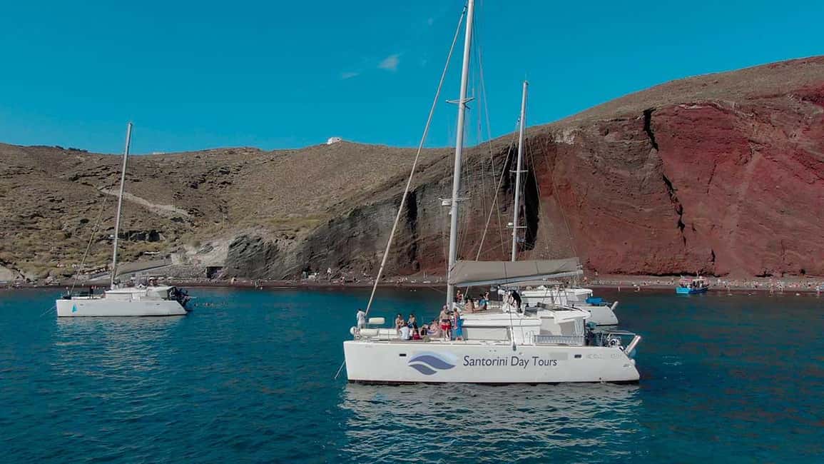 imagem n.15 de Santorini: Cruzeiro ao pôr do sol com jantar grego e transfer atividade em Cíclades, carregada pelo fornecedor