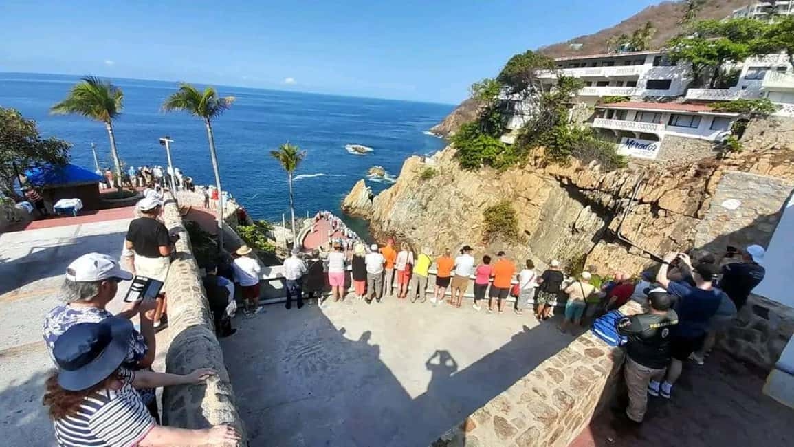 image n.6 of Acapulco: Express Cliff Diving Show Tour activity in Acapulco, uploaded by supplier