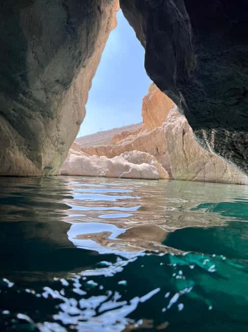 Immagine nº 13 di Muscat: Tramonto nel deserto e Wadi Bnai Khalid Tour di un giorno intero + pranzo attività a Regione al-Sharqiyya, caricata dal fornitore