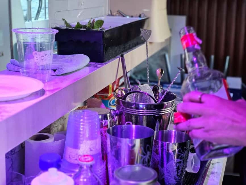 image n.9 of Bangkok: Chao Phraya Booze Cruise With Unlimited Drinks activity in Bangkok, uploaded by supplier
