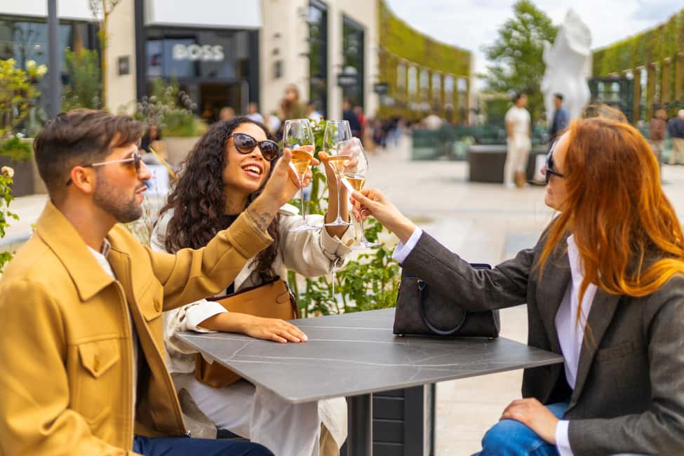 imaginea n.9 a activității Din Paris: Centrul McArthurGlen și vizită la casa lui Monet din Giverny în Paris, încărcată de organizator