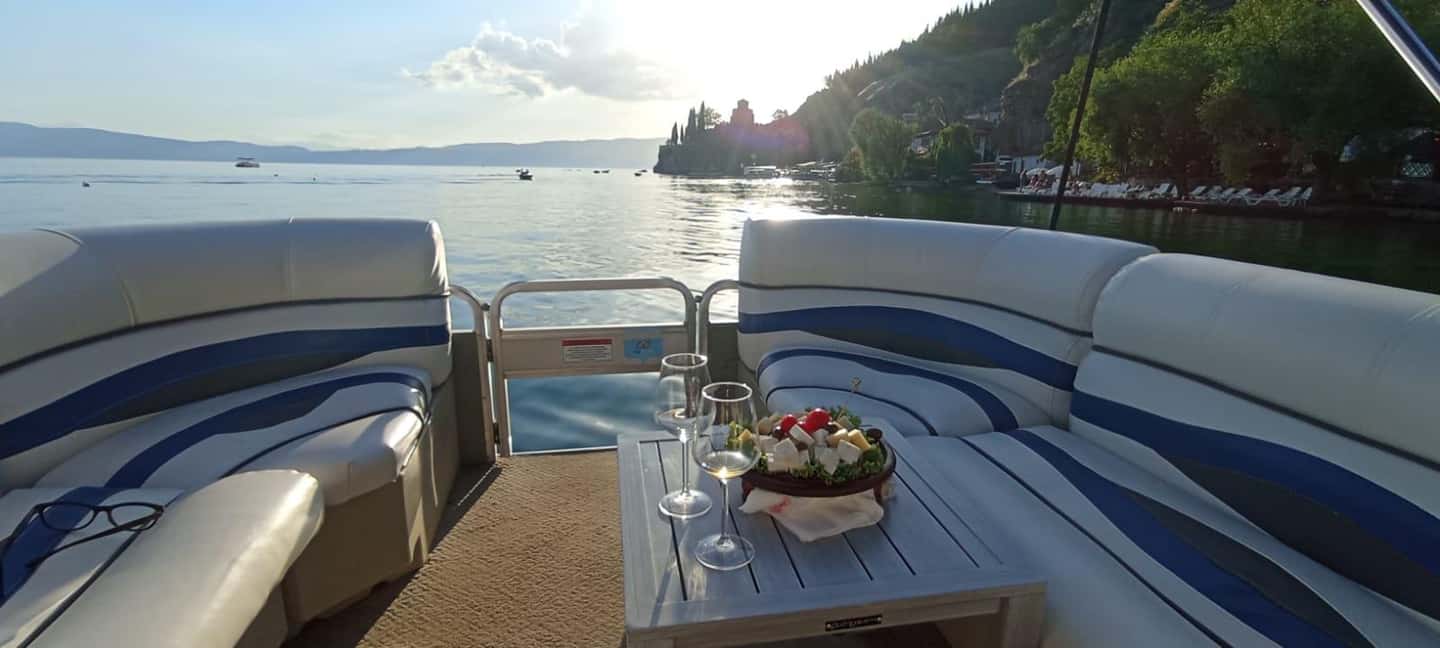 billede nr.1 af aktiviteten Ohrid Wine Tasting Boat Cruise - Ubegrænset vin i Ohrid, uploadet af udbyder