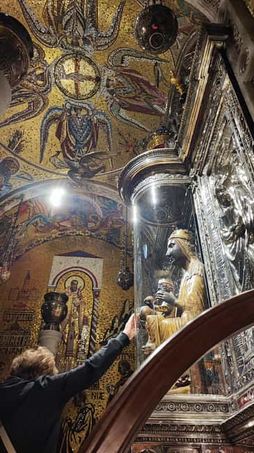 Immagine nº 3 di Tour per piccoli gruppi a Montserrat con treno e funivia attività a Catalogna, caricata dal fornitore
