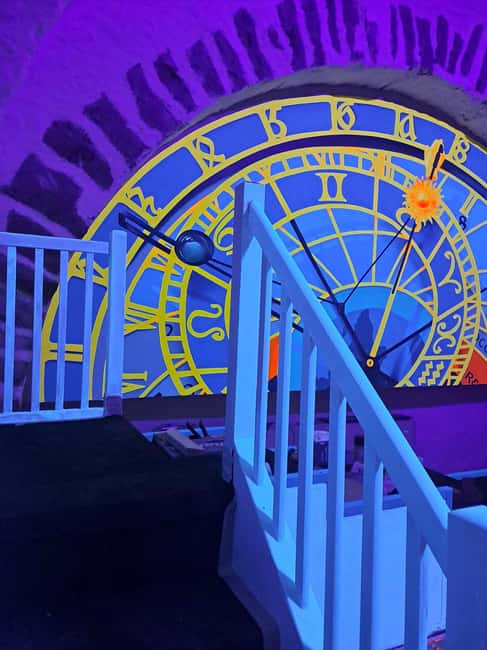 imagem n.1 de Praga: Jogo de minigolfe Glow Golf por luz UV atividade em Praga, carregada pelo fornecedor