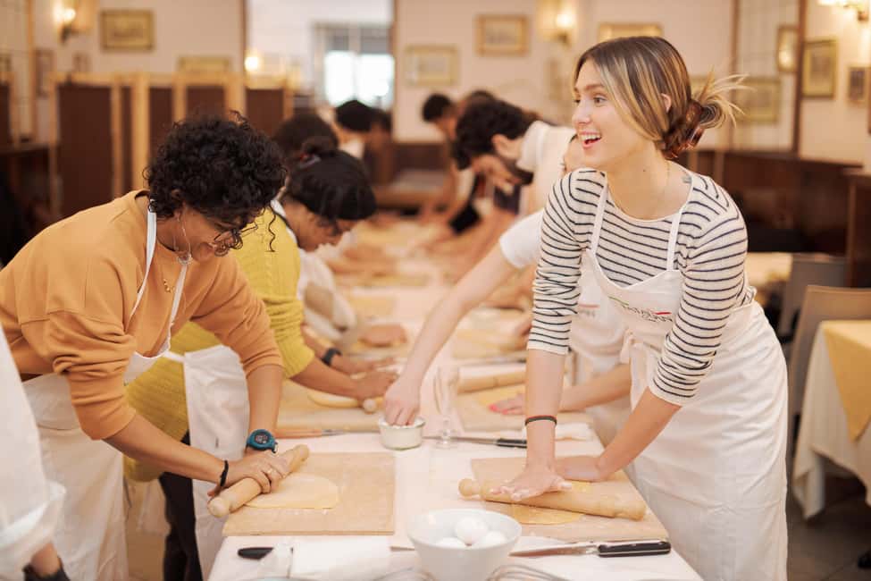 Image N°1 de Rome : Cours de cuisine de pâtes fettuccine dans le centre ville de Rome activité à Rome, publiée par le prestataire