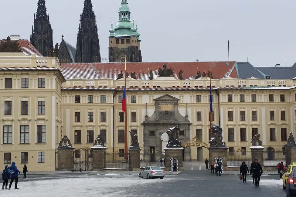 Bild Nr. 5 von Prag: Historische Bustour durch die Innenstadt mit den Top-Sehenswürdigkeiten Aktivität in Tschechien, hochgeladen vom Anbieter