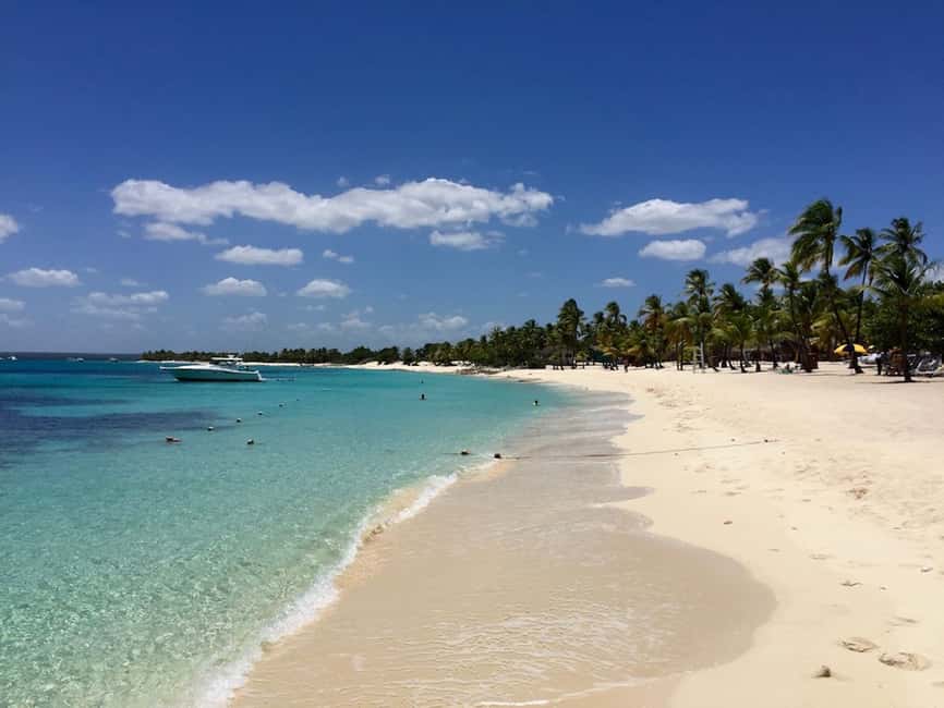 imagem n.8 de De Punta Cana: Catalina Snorkeling & Altos de Chavon Tour atividade em La Romana, carregada pelo fornecedor
