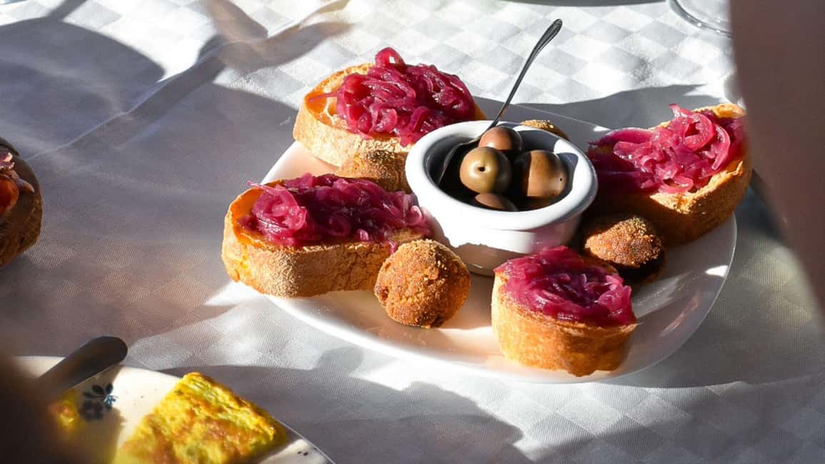Immagine nº 3 di Alghero: degustazione vini con aperitivo locale in vigna attività a Alghero, caricata dal fornitore