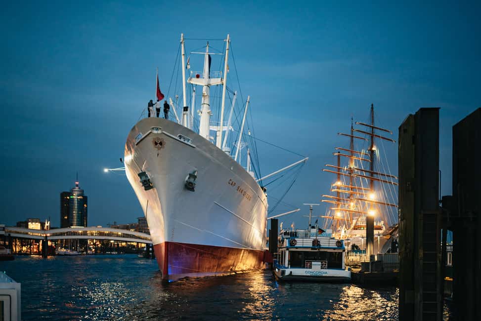 image n.12 of Hamburg: 1-Hour Harbor Evening Lights Cruise activity in Hamburg, uploaded by supplier