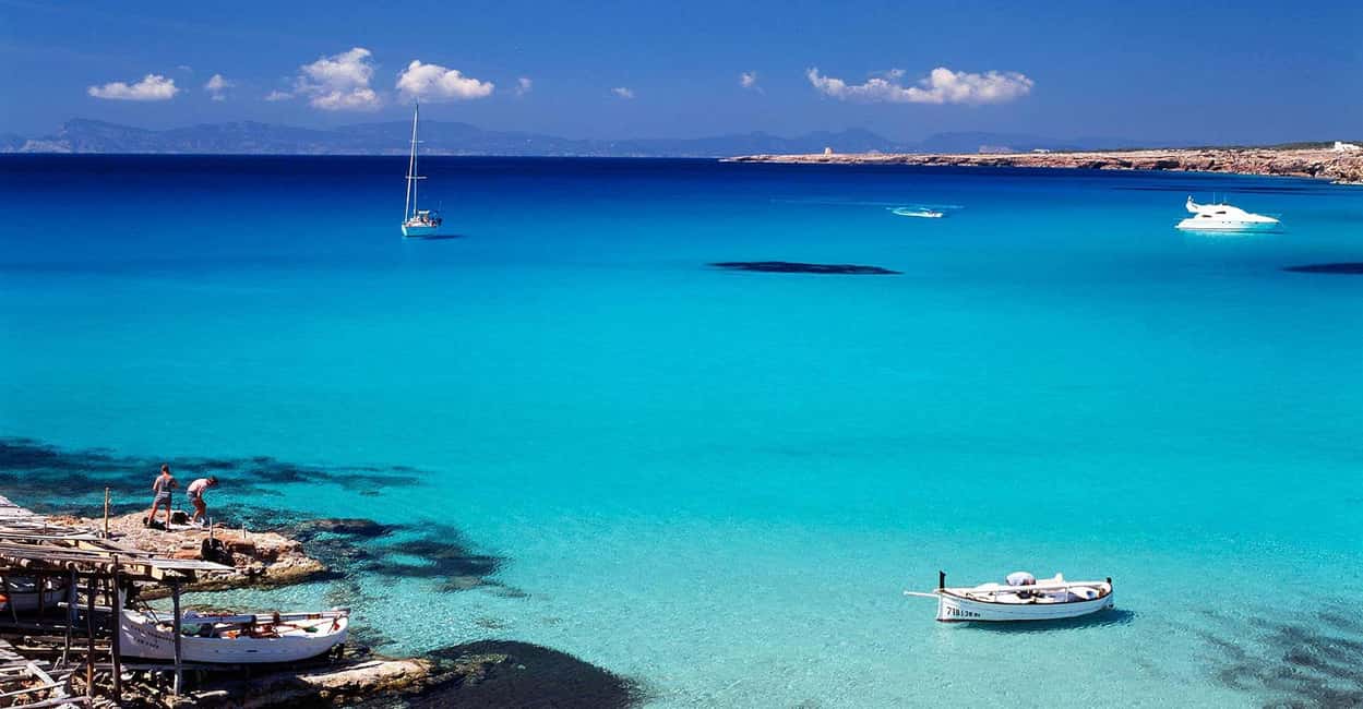 Image N°1 de Ibiza : Formentera, bateau tout compris, paddle, plongée avec tuba et déjeuner activité à Îles Baléares, publiée par le prestataire