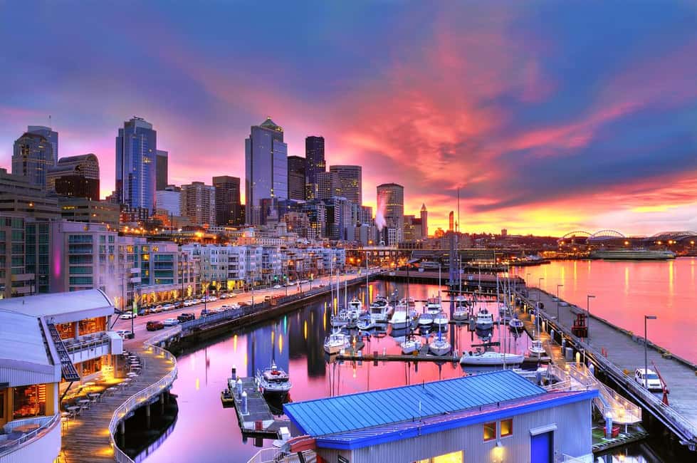 imagem n.2 de Seattle: Tour noturno panorâmico com Space Needle e Skywheel atividade em Seattle, carregada pelo fornecedor