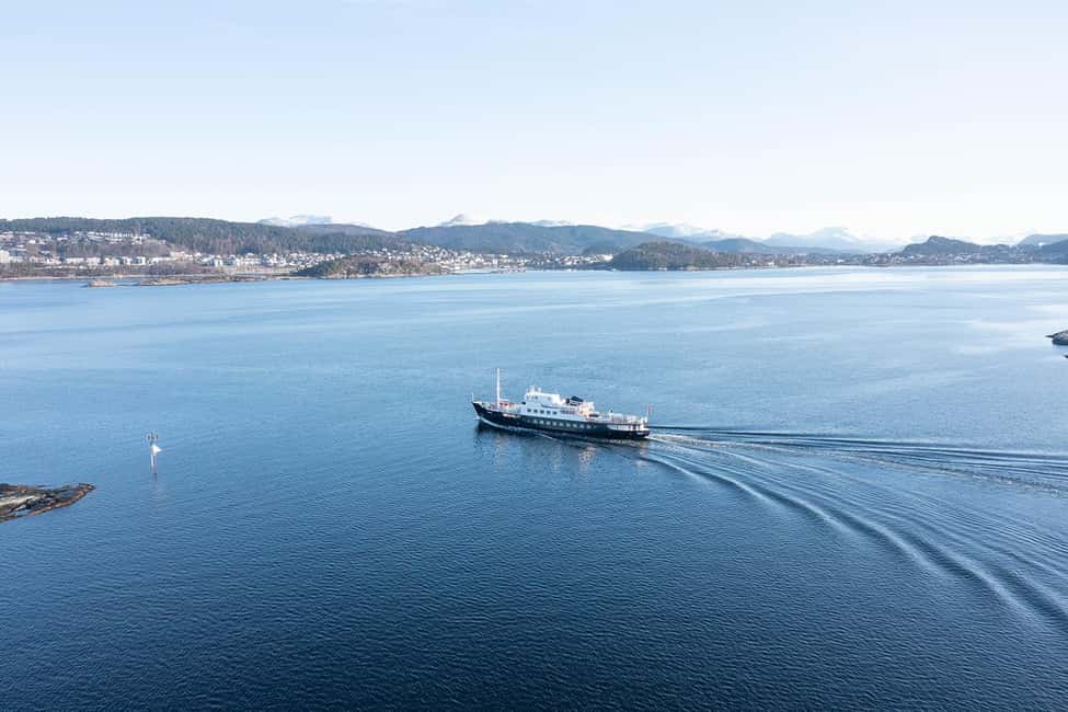 Image N°14 de Croisière dans le fjord Hjørundfjord aller-retour à partir d'Ålesund activité à comté de Møre og Romsdal, publiée par le prestataire