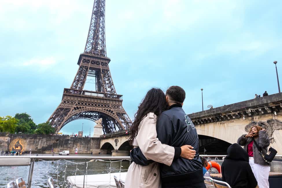 Image N°12 de Visite à pied semi-privée de Paris : Louvre, Tour Eiffel et Bateau activité à Paris, publiée par le prestataire