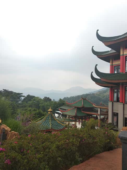 image n.13 of Jakarta : Taman Safari, Panda Palace, and Waterfall activity in Bogor, uploaded by supplier