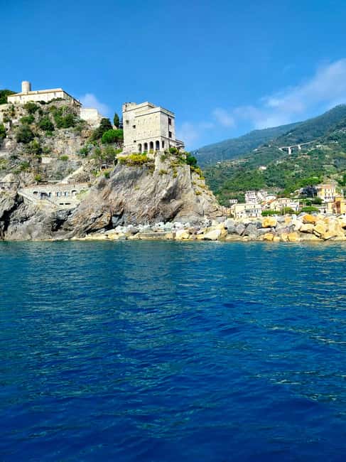image n.8 of La Spezia : Morning or Sunset Cinque Terre Tour & Aperitif activity in Italy, uploaded by supplier