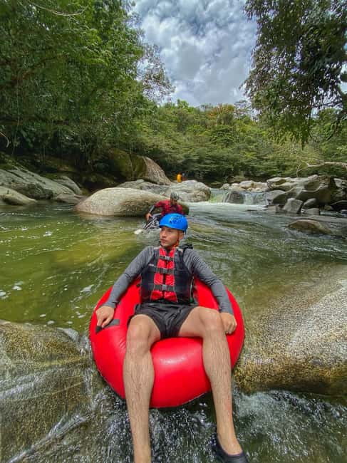 imagem n.4 de Medellín: TUBING NO RIO GUATAPÉ atividade em Guatapé, carregada pelo fornecedor