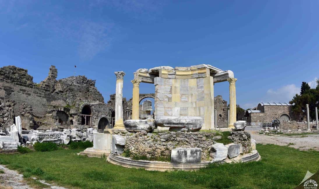 Antalya içindeki Öğle Yemeği ve Rehber eşliğinde Antik Roma Alanları Günlük Turu etkinliğinin tedarikçi tarafından yüklenen 8 no'lu görseli