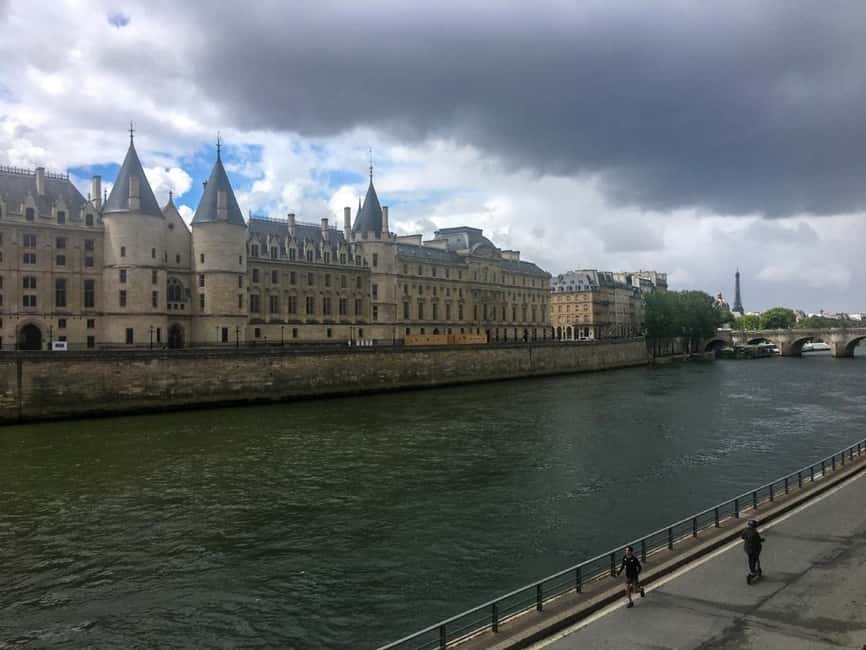 Image N°8 de Paris : Visite à pied des extérieurs de Notre-Dame et de l'île de la Cité activité à Paris, publiée par le prestataire