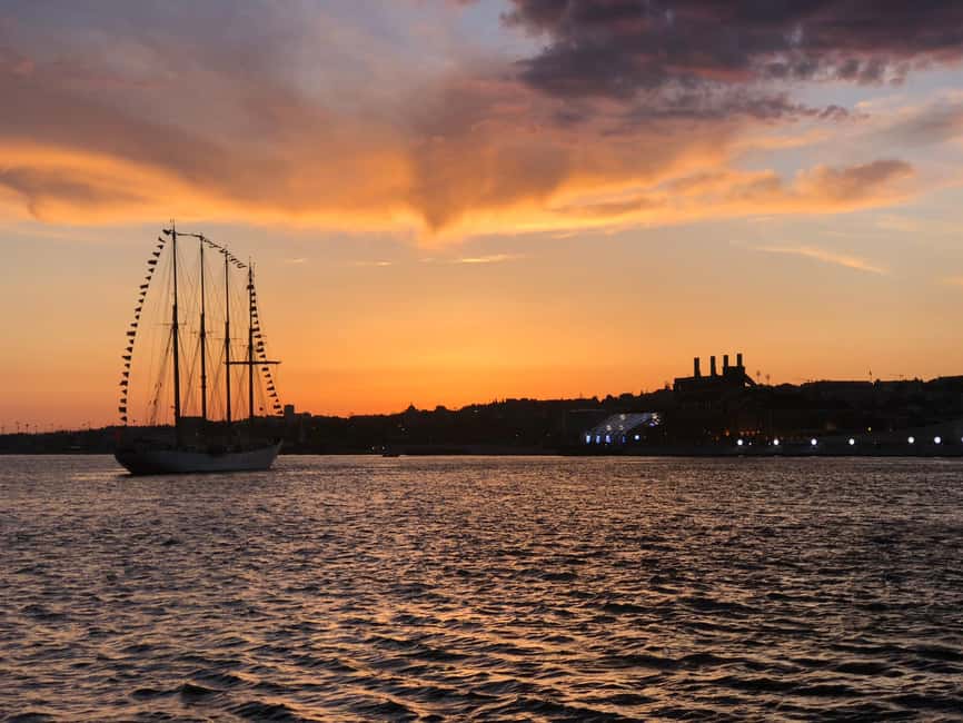 afbeelding n.20 van Lissabon: Catamarancruise bij zonsondergang, muziek en open bar activiteit in Lissabon, geüpload door aanbieder