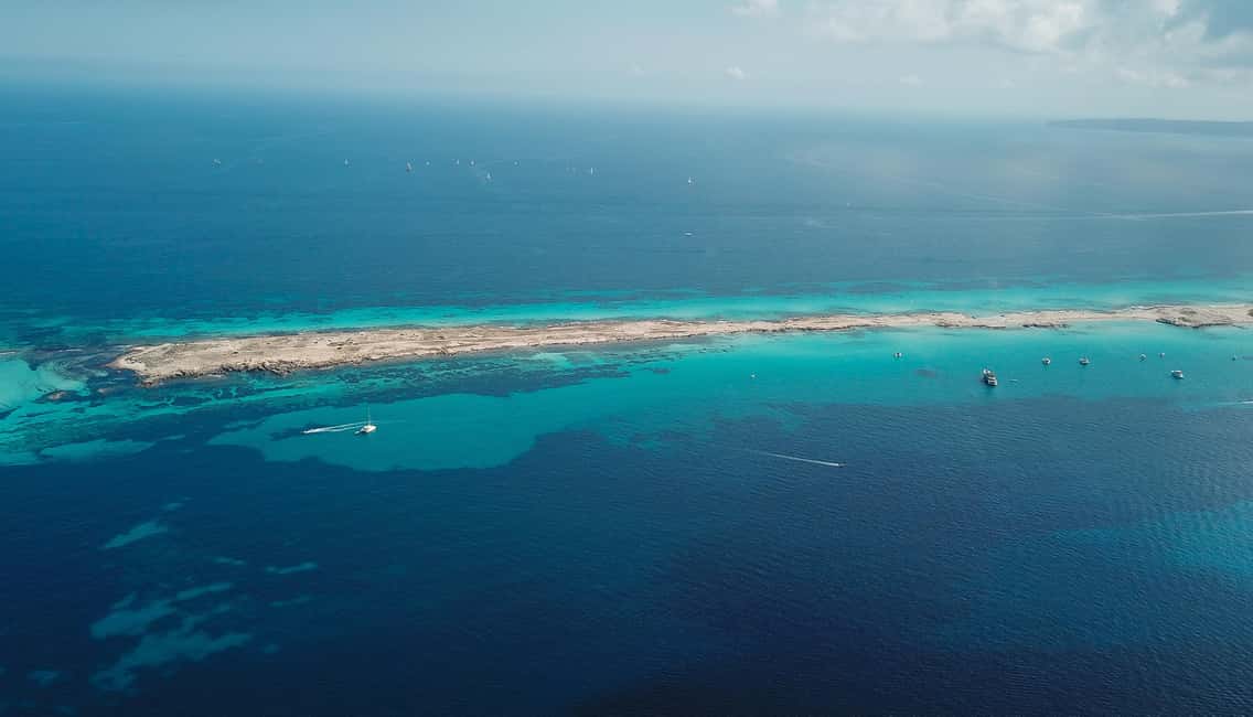 Image N°97 de Ibiza : croisière premium d'une journée à Formentera en catamaran activité à Sant Josep de sa Talaia, publiée par le prestataire