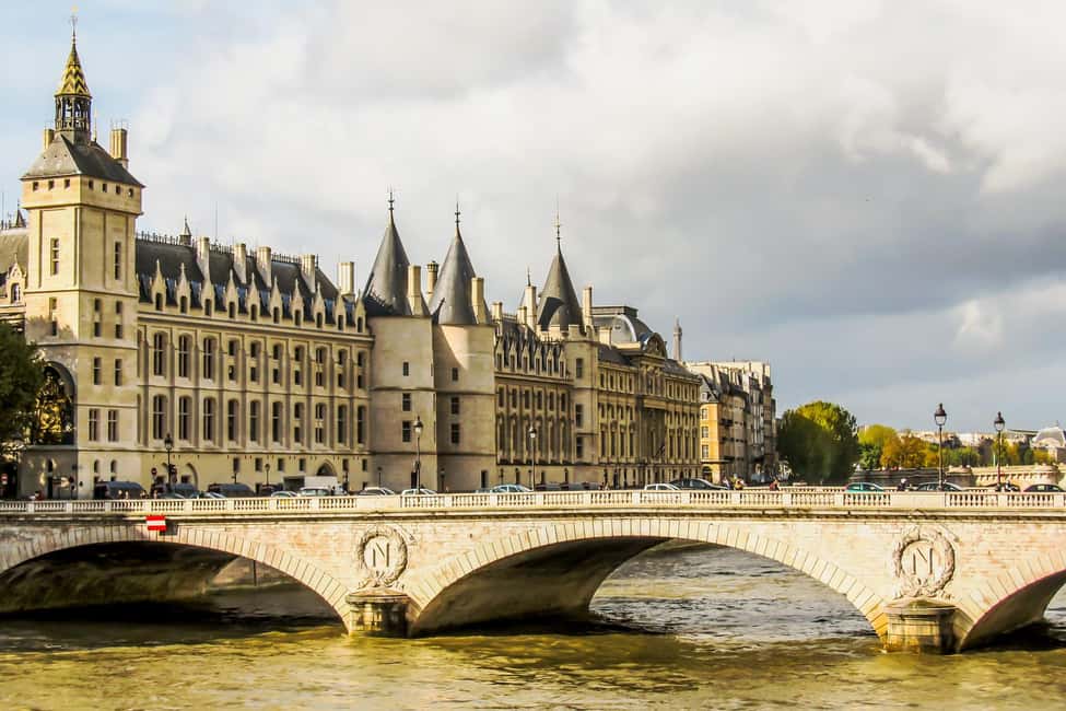 Image N°5 de Paris : Visite guidée de l'Île de la Cité et croisière sur la Seine activité à Paris, publiée par le prestataire