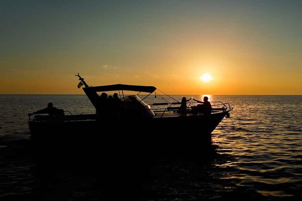 Immagine nº 8 di Cinque Terre: Crociera al tramonto con aperitivo a bordo attività a La Spezia, caricata dal fornitore
