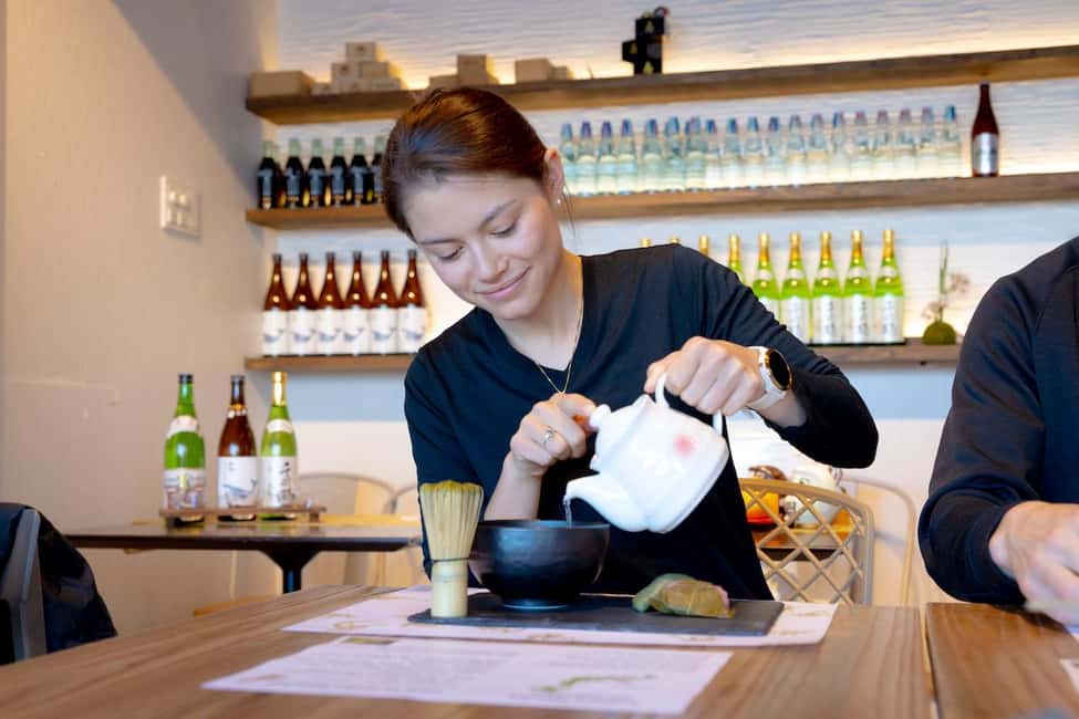 Immagine nº 14 di Tokyo: esperienza di preparazione del matcha con dolci mochi ad Asakusa attività a Tokyo, caricata dal fornitore