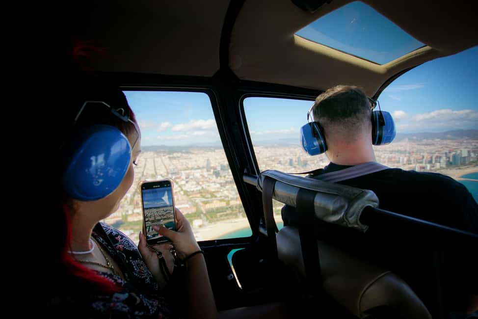 Bild Nr. 8 von Barcelona: Hubschrauberflug mit optionaler Bootsfahrt Aktivität in Barcelona, hochgeladen vom Anbieter