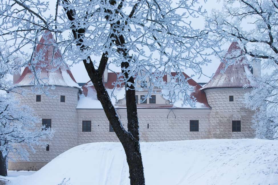 imagem n.24 de Riga: Passeio pela Colina das Cruzes, Palácio de Rundāle e Castelo de Bauska atividade em Distrito de Rundale, carregada pelo fornecedor