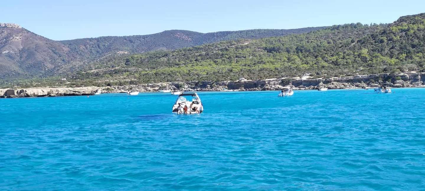 Image N°6 de Blue Lagoon Latchi, transfert en autocar + excursion en bateau, excursion d'une demi-journée activité à Geroskipou, publiée par le prestataire