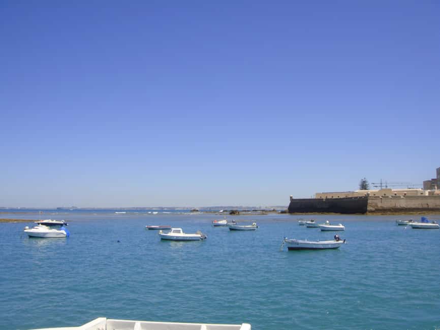 imagen n.º 7 de Cádiz: Excursión en Catamarán por la Bahía de Cádiz con Anfitrión actividad en Cádiz, subida por el proveedor