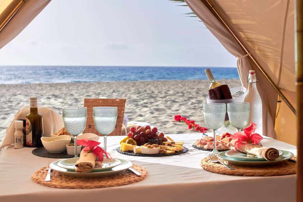 imagem n.1 de Experiência Romântica ao Pôr do Sol com Pacote Glamping Silver atividade em Santa Maria, Cabo Verde, carregada pelo fornecedor