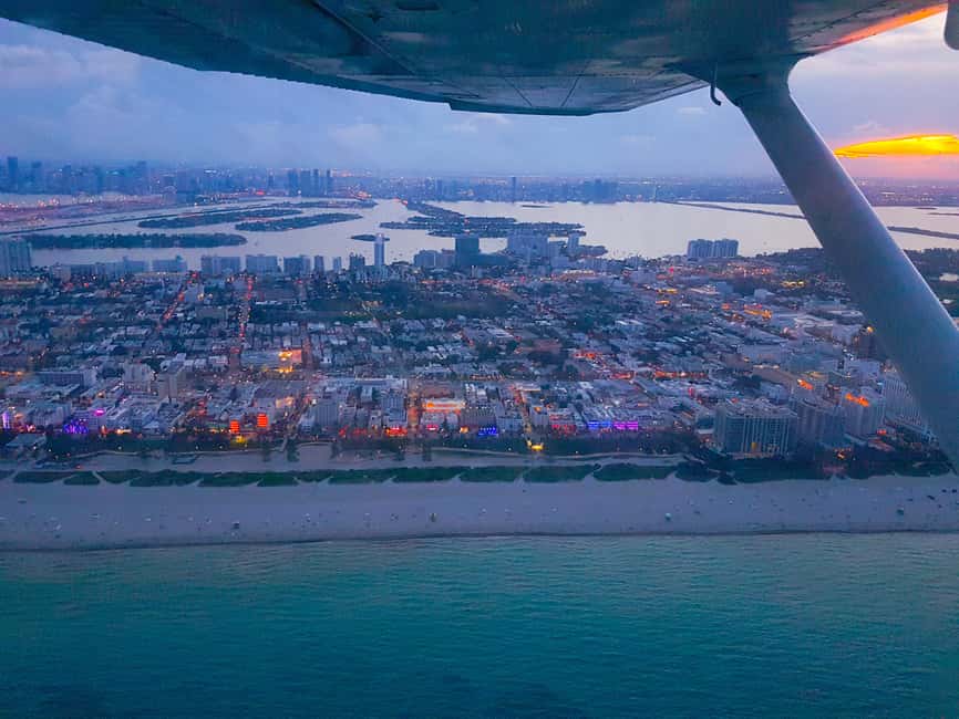 imagen n.º 20 de Miami Beach: Tour aéreo privado Night Lights - Champán gratis actividad en Miami, subida por el proveedor