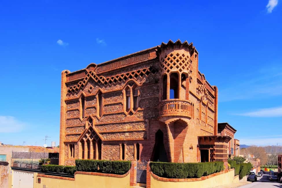 imagem n.5 de Destaques Visita guiada à Cripta de Gaudí e à Colónia Güell atividade em Barcelona, carregada pelo fornecedor