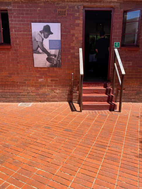 imagem n.37 de Joanesburgo: Excursão de 1 dia com o Soweto e o Museu do Apartheid atividade em Joanesburgo, carregada pelo fornecedor