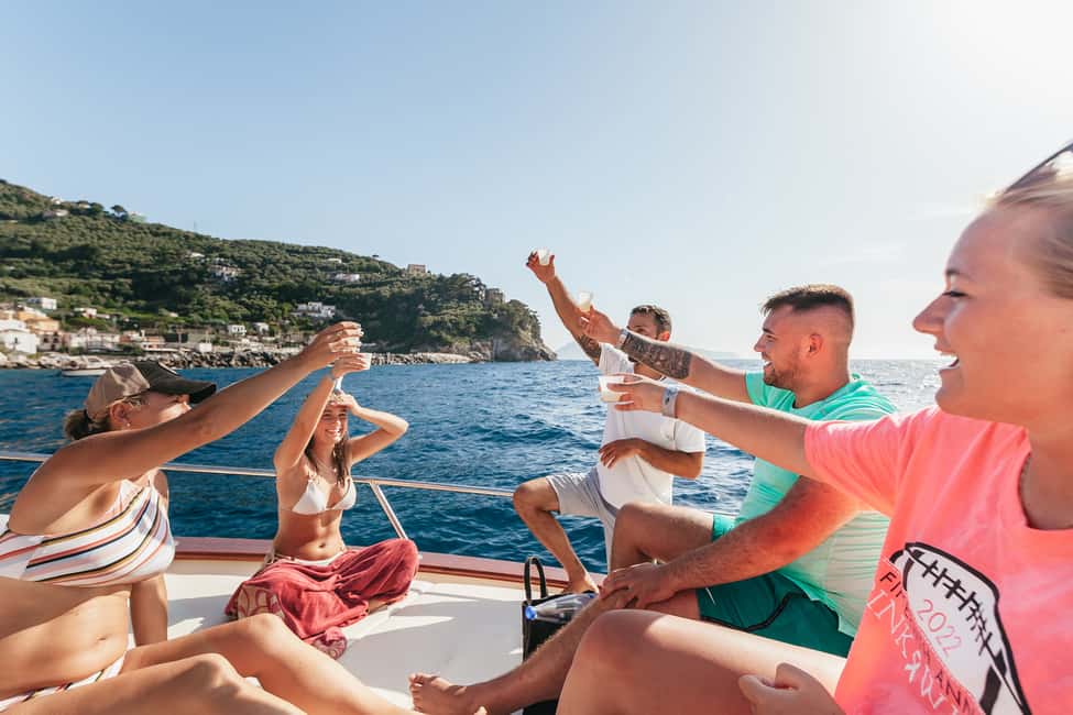 Image N°17 de Au départ de Sorrente : Excursion d'une journée en bateau à Amalfi et Positano activité à Campanie, publiée par le prestataire