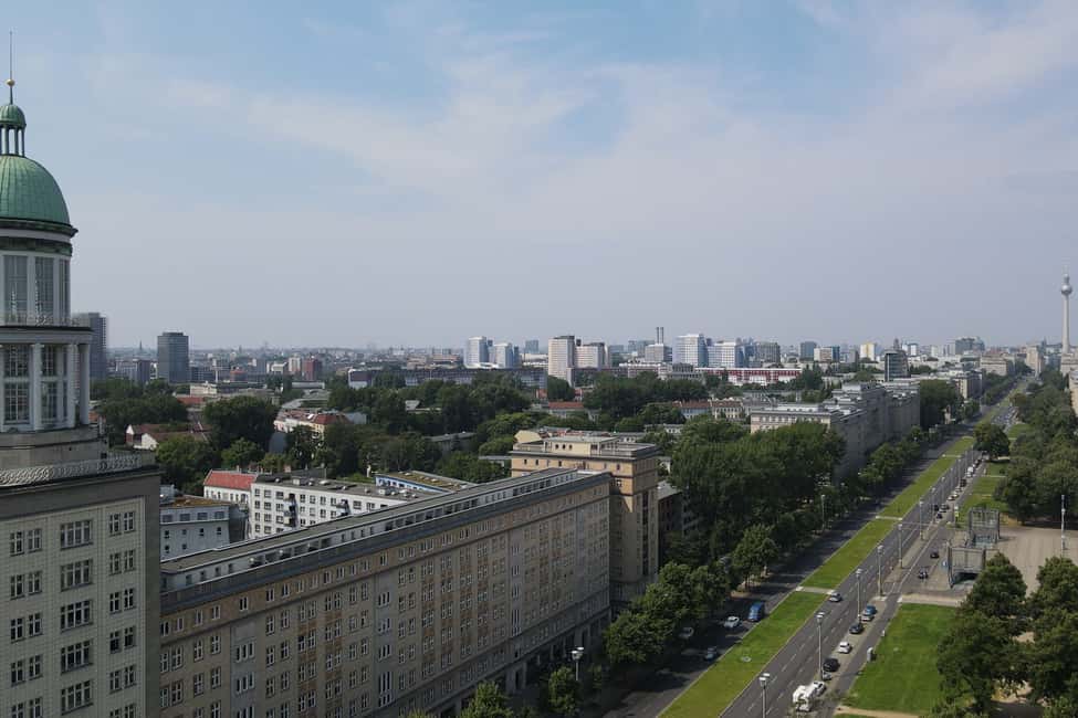 bild nr.8 av Berlin - Karl-Marx-Allee Karl-Marx-Allee 2-timmars rundtur aktivitet i Berlin, uppladdad av arrangören