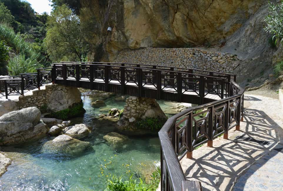 imagen n.º 9 de Desde Alicante/Benidorm: Excursión a las Cascadas de Guadalest y Algar actividad en Callosa de Ensarriá, subida por el proveedor