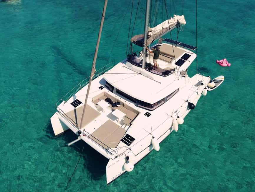 Immagine nº 4 di Catamarano di lusso Panormo: pranzo gourmet, calette nascoste e nuotate attività a Panormos in Rethymno, caricata dal fornitore