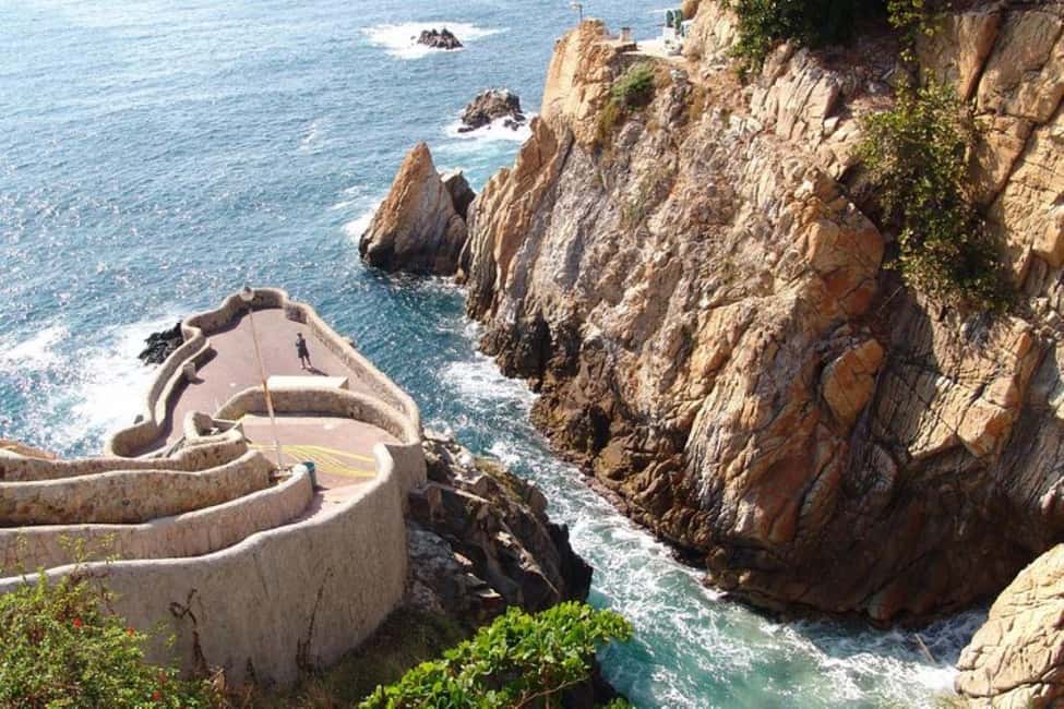 image n.8 of Acapulco: Express Cliff Diving Show Tour activity in Acapulco, uploaded by supplier