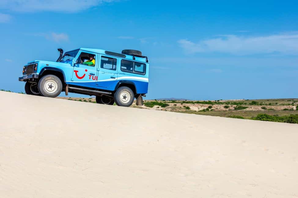 imagem n.5 de Passeio de dia inteiro de 4x4 pela ilha de Boa Vista com almoço à beira-mar atividade em Santa Maria, Cabo Verde, carregada pelo fornecedor