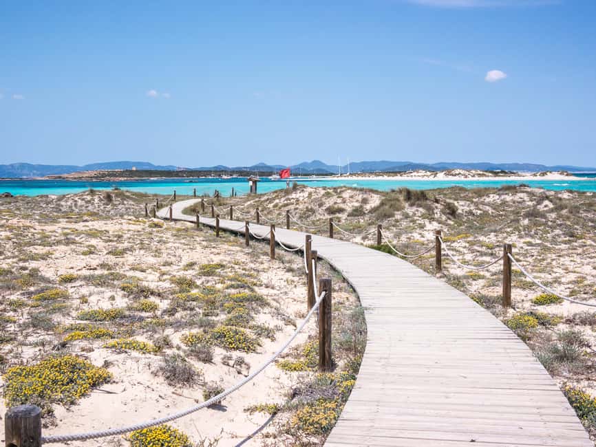 Image N°23 de Ibiza : croisière premium d'une journée à Formentera en catamaran activité à Sant Josep de sa Talaia, publiée par le prestataire