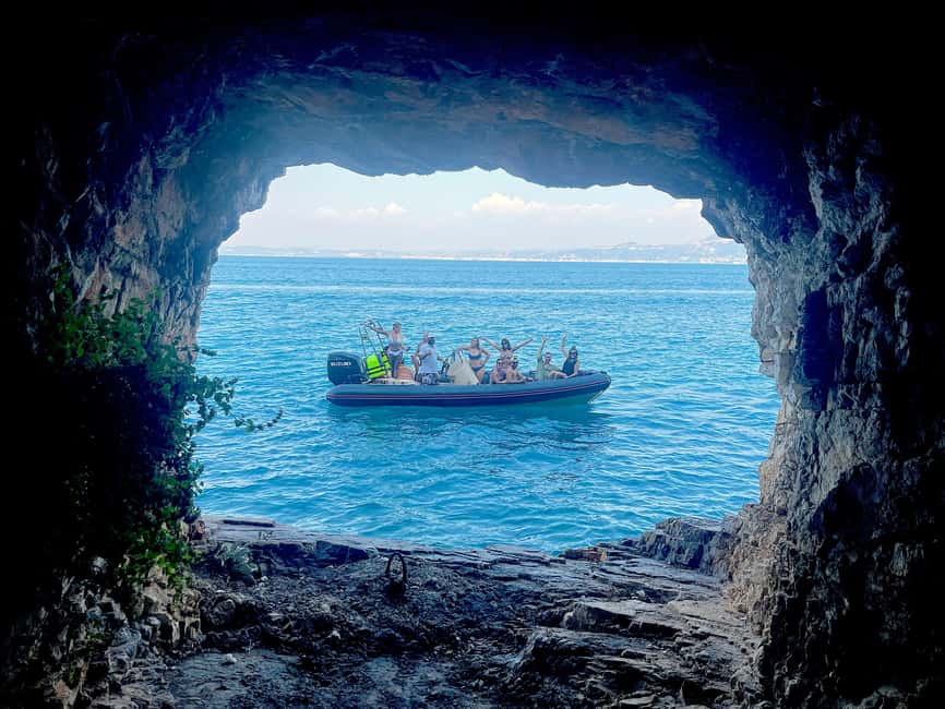 Bild Nr. 14 von Vlorë: Sazan Insel, Haxhi Ali Höhle und Karaburun Bootstour Aktivität in Kreis Vlora, hochgeladen vom Anbieter