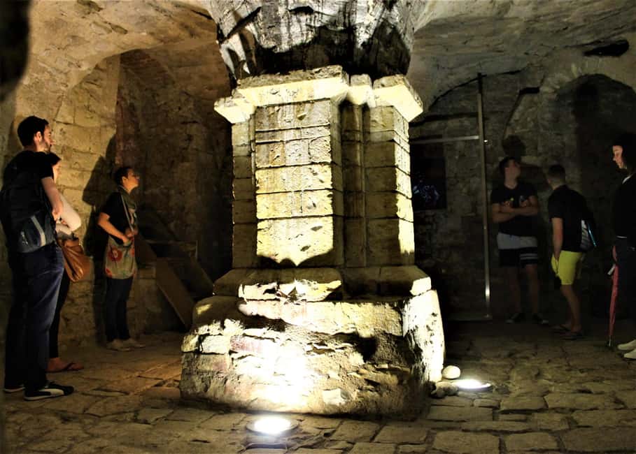 Bild Nr. 41 von Prag: Altstadt, mittelalterlicher Untergrund & Dungeon History Tour Aktivität in Prag, hochgeladen vom Anbieter